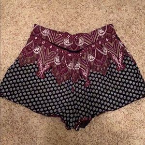 🌷Paisley high waisted shorts.